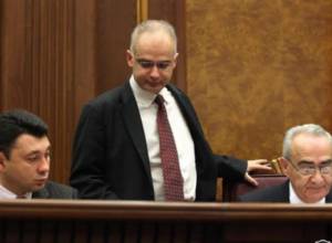 Levon Zurabyan calls Eduard Sharmazanov 'flat slate'