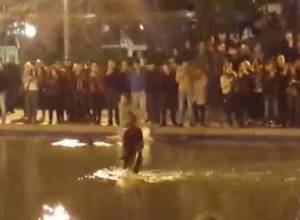 В центре Лебединого озера появится памятник Канье Уэсту?