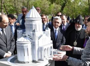 С. Саргсян на церемонии освящения земли церкви Святых Мучеников