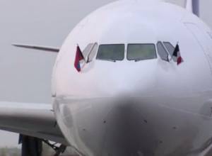 На самолете Франсуа Оланда – флаги РА и Франции