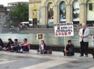 10 young men are holding sit-down strike in Republic Square