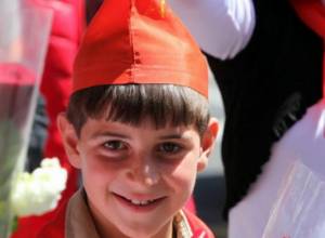 Communists given free ice-cream and buns
