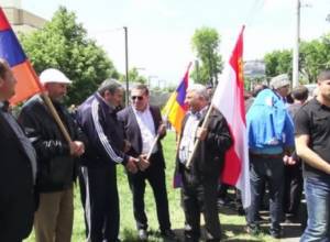 Убийство езидов может прекратить США: Акция около посольства
