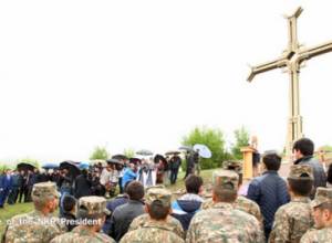 Открытие памятника-креста в Степанакерте