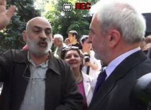 Vardges Gaspari urges everyone to stand closer to Presidential Palace