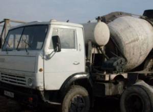 В Огановане бетономешательный автомобиль соскользнул в лощину