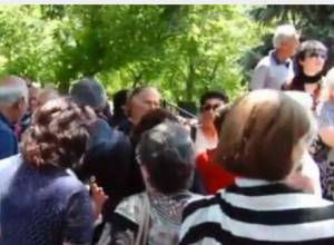 Nairit plant workers join citizens protesting against electricity price hike