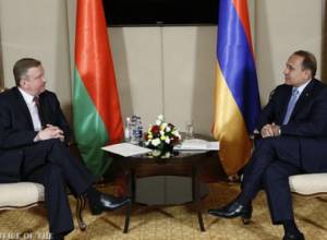 Armenian and Belarusian PMs discuss cooperation issues