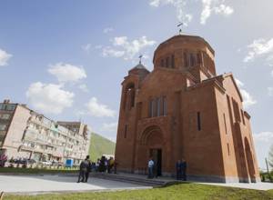 Այսօր օծվեց նաև Սեւան քաղաքի Սրբոց Հրեշտակապետաց եկեղեցին