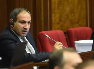 Galust Sahakyan orders to switch off Pashinyan's microphone