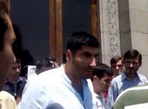 Инцидент на площади Свободы: молодой человек пригрозил участникам акции