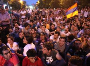 Акция против повышения тарифов на электроэнергию - в прямом эфире