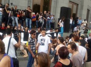 Шествие к резиденции президента