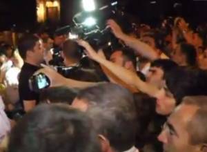 Lawmakers form human barricade between protesters and police