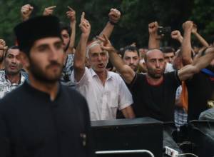 No to Plunder decides to stay on Baghramyan Avenue, starts public discussions