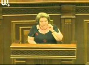 "Здесь нет людей, понимающих в военном деле, так что не осуждайте"