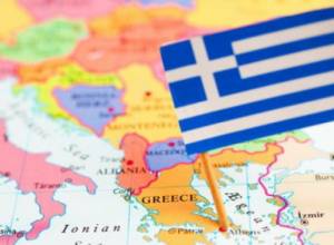 What lessons should Armenia learn from the difficult situation in Greece