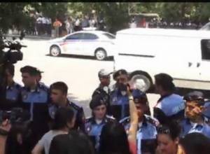 Baghramyan Avenue trafficable again: Many activists taken to police stations