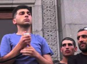 Ֆեյսբուքից դուրս գալու ժամանակն է, երկիր ենք կորցնում. Դ. Սանասարյան