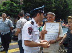 Police drag residents to sidewalks, open Tigran Mets Avenue