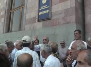 Надеются, что обещание Е. Захаряна на этот раз реальное