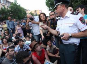 Valeri Osipyan warned: protesters again sat