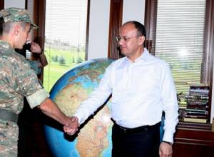 Министр принял военнослужащих и членов их семей