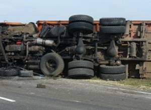 Բեռնատարն առանց վարորդի շրջվել է ձորը