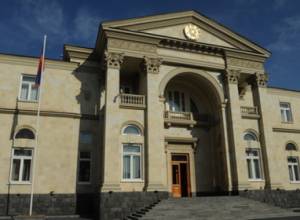 Բողոքի ակցիա նախագահականի մոտ