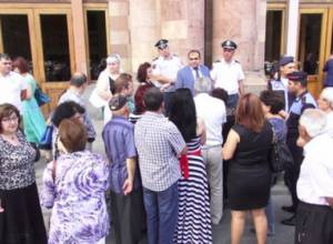 "Заранее сообщаем, что мы переходим к серьезным шагам"