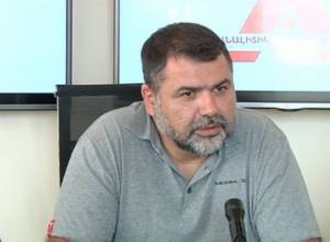 Ռեժիսորը խորհուրդներ է տալիս լրագրողներին