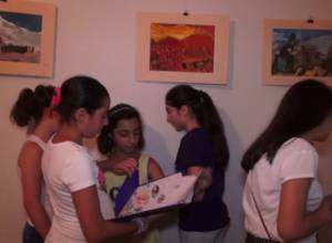 Հայ երեխաներին սովորեցրել են կրկօրինակել չեխ նկարչին