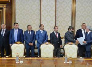 Серж Саргсян встретился с депутатами