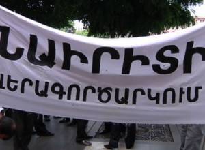 The ENA demands to declare “Nairit” plant bankrupt: protest action near the court