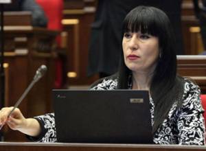 Naira Zohrabyan: How can we speak of switch-over to parliamentary system given mounting tensions on border?