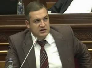 "Ваша Конституция даст людям хлеб и лекарства?"