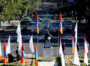 «Էրեբունի-Երևան -2797 » -ը մեկնարկել է ջրցան մեքենաների շքերթով   