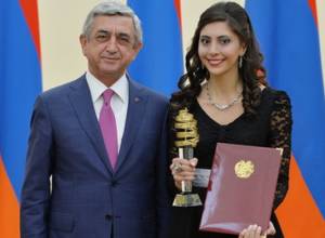 Серж Саргсян принял удостоившихся образовательных наград