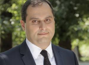 Ара Зограбян ограничивает общение своих сотрудников в соцсетях