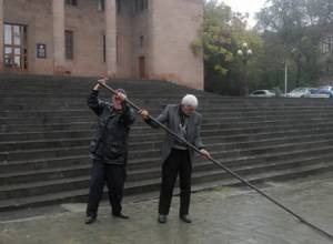 “Rise up, Armenia” starts 4-day sit-in strike