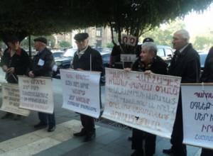 “If it continues in this way, the airport will be shut down”