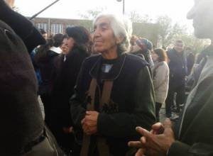 Employees of schools and hospitals 'brought' to meeting with "Yes" and "No" camps