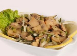 Участники свадьбы отравились салатами в ресторане