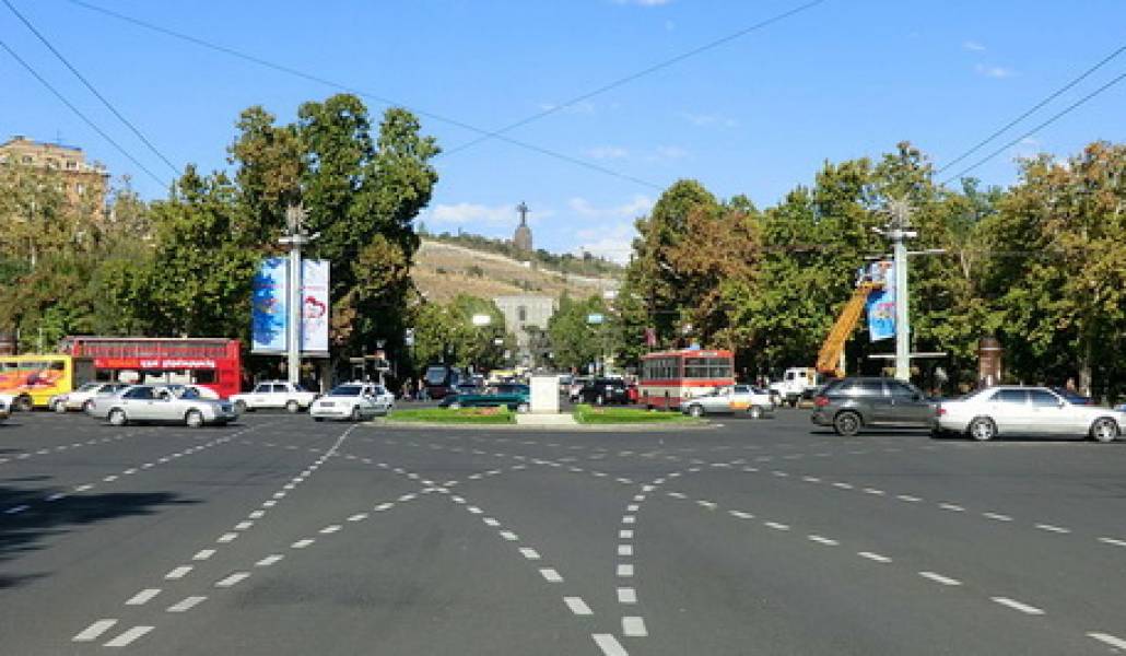 800px-Place_de_France_Yerevan