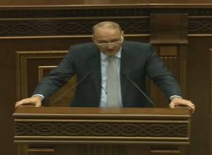 Министр: "С помощью служебных машин мы  решаем проблемы наших служащих"