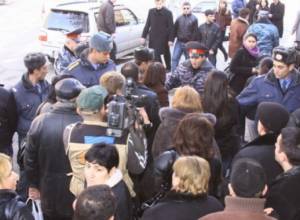 Жители перекрыли улицу