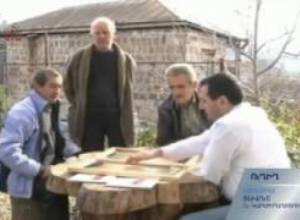 Из приграничного села Неркин Кармирахпюр выгоняют представителей Нет