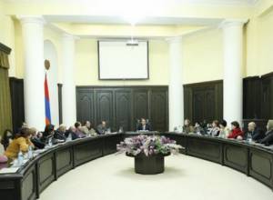 Prime Minister receives Firdusi-33 residents