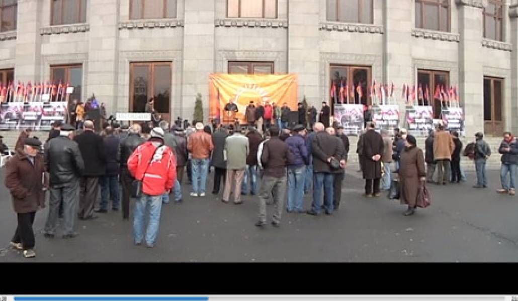 nkar-azatutyan-hraparak1