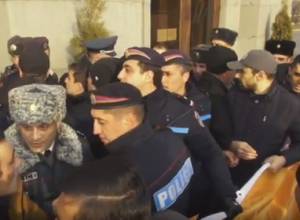 Воин-освободитель: "Полиция ведет подлую политику"